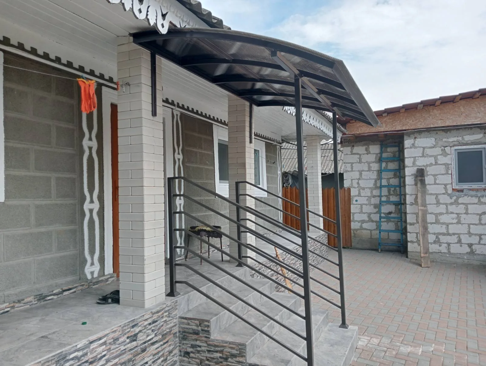 Copertină pentru intrare — model de referință C264